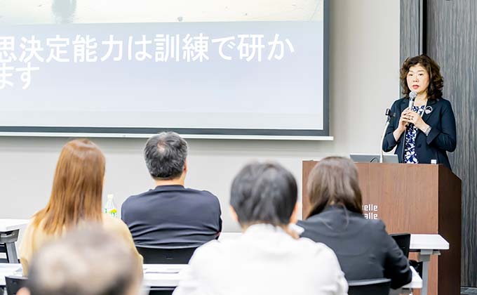 写真:高田 朝子氏(法政大学経営大学院 イノベーション・マネジメント研究科 教授)
